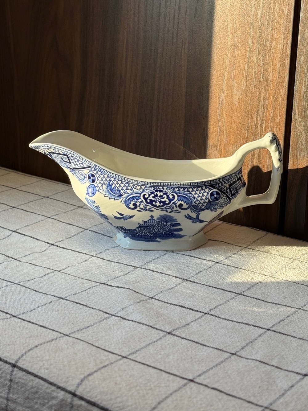 Vintage Wood & Sons Blue Willow Gravy Boat *has chip
